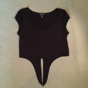 Tela Black Tie Front Crop Tee
